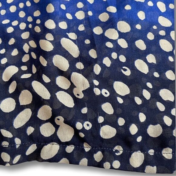 Cabi Women’s Ombre Bubble Dot Blue Sleeveless Chiffon Crossover Blouse • Medium - Picture 10 of 12